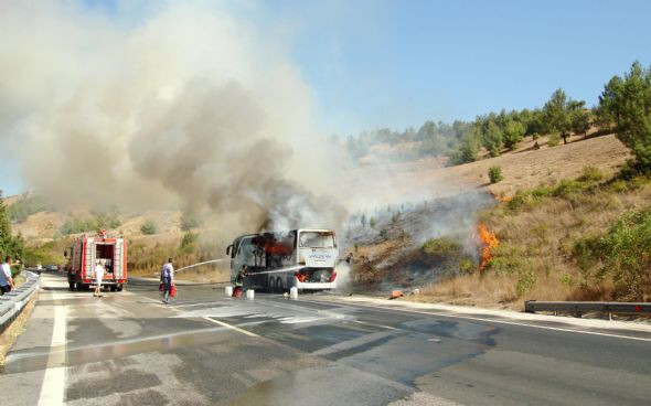 Otoyolda alev alev yandı - Resim: 2
