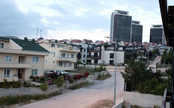 Davutoğlu bakın kime komşu oluyor! İşte oturacağı yeni ev - Resim: 2