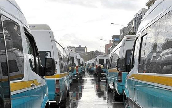 Helva dağıtırken dolmuşun altında kaldı! - Resim: 1