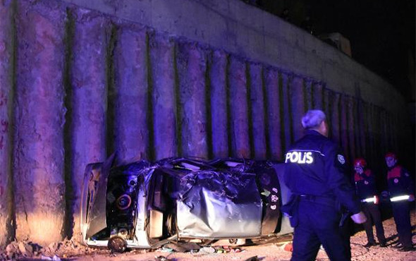 Otomobil alt geçit inşaatına uçtu: Ölü ve yaralılar var! - Resim: 2