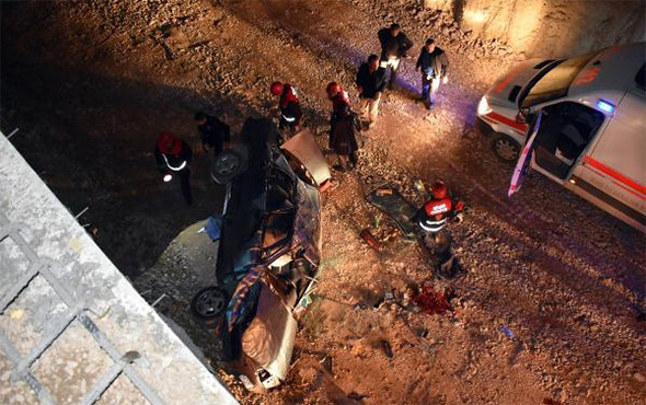 Otomobil alt geçit inşaatına uçtu: Ölü ve yaralılar var! - Resim: 3
