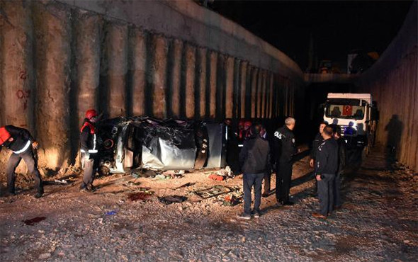 Otomobil alt geçit inşaatına uçtu: Ölü ve yaralılar var! - Resim: 4