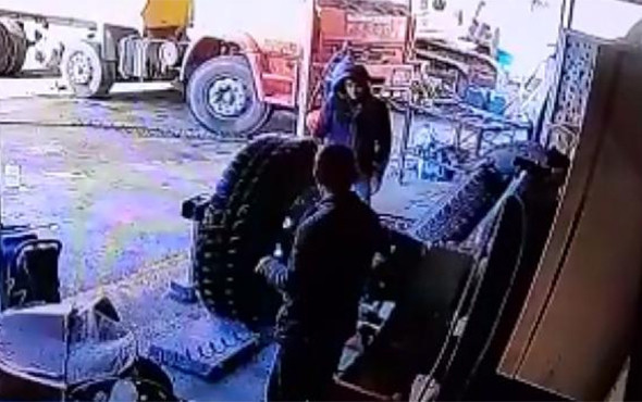 Tamir ettiği lastik bomba gibi patlayınca... - Resim: 2