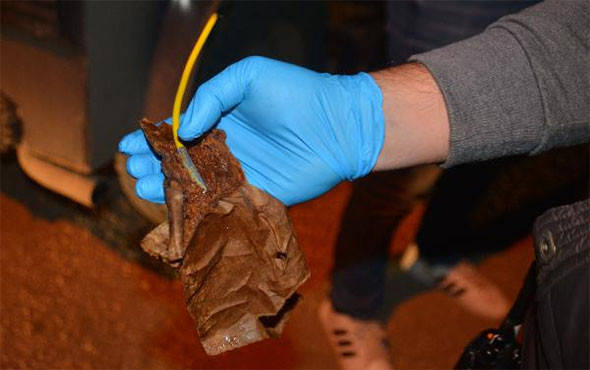 Dinamit görünümü verdiği fünye ile intihara kalkıştı! - Resim: 1