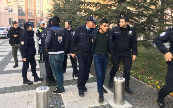 Valilik önünde hareketli anlar! Pompalı ile koşunca... - Resim: 2