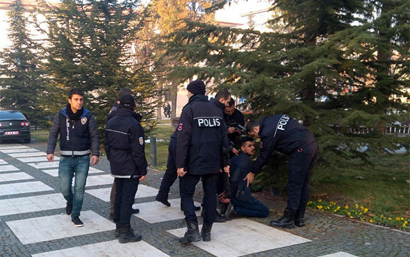 Valilik önünde hareketli anlar! Pompalı ile koşunca... - Resim: 3