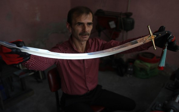 Bilal Erdoğan'a özel kılıç - Resim: 3