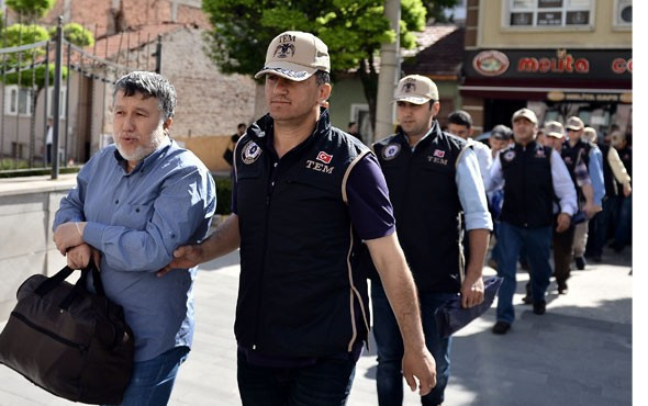 Eskişehir'de büyük FETÖ operasyonu: Memurlar, işçiler.... - Resim: 3