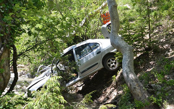Kahramanmaraş'ta feci trafik kazası: 3 ölü, 1 yaralı - Resim: 4