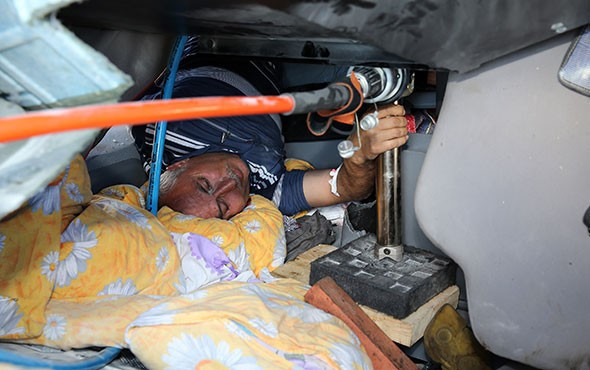 TIR'da sıkışan sürücü 3 saatte zor kurtarılabildi! - Resim: 2