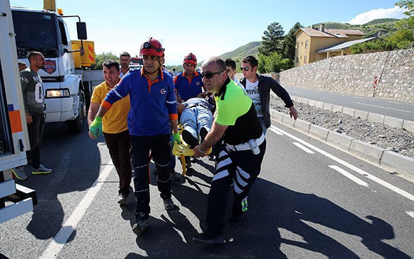TIR'da sıkışan sürücü 3 saatte zor kurtarılabildi! - Resim: 3