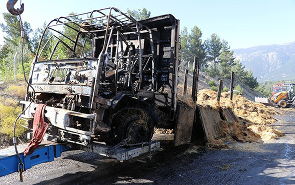 Denizli'de seyir halindeki kamyon alev alev yandı! - Resim: 2