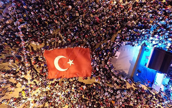 Düğünden sonra 15 Temmuz demokrasi nöbetine! - Resim: 2