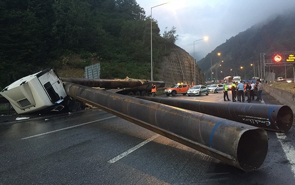 TIR kazası TEM Otoyolu’nu kapattı! - Resim: 2
