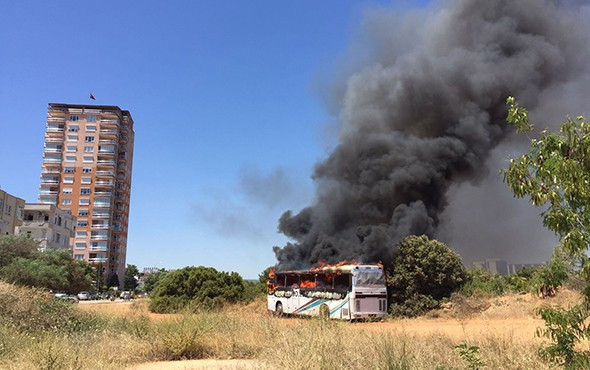 Antalya Konyaaltı'nda tur otobüsü alev alev yandı! - Resim: 1