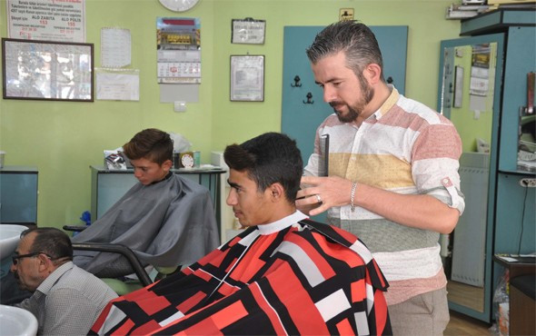 Depremzede berberden bedava tıraş - Resim: 3