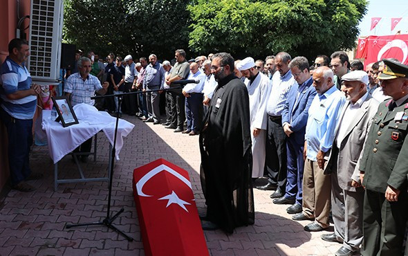 Cenaze namazını kıldırdı; gözyaşlarına boğuldu! - Resim: 2
