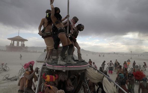 Dünyanın en çılgın festivalinde kum fırtınası Şeyma Subaşı da oradaydı! - Resim: 4