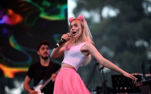 Behzat Uygur'dan Aleyna Tilki'ye ödev "okuduğu kitabın özetini bana göndersin" - Resim: 1