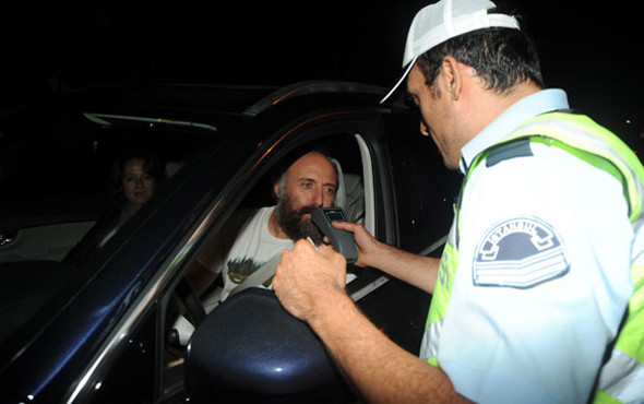 Halit Ergenç ve Beren Saat polis çevirmesine yakalandı - Resim: 2