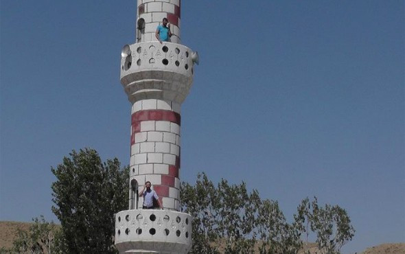 Çareyi minareye çıkmakta buldular işte sebebi... - Resim: 1