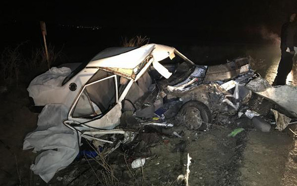 Ankara'da feci kaza: Öğrenciler kamyona çarptı! - Resim: 1