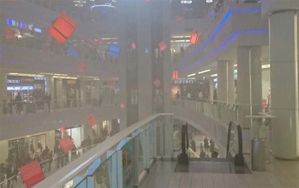 AVM'de büyük panik: Duman altında kaldı! - Resim: 2