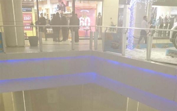 AVM'de büyük panik: Duman altında kaldı! - Resim: 3