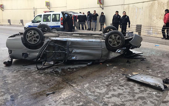 Kontrolden çıkan otomobil üst geçitten böyle uçtu! - Resim: 1