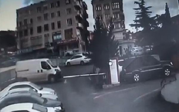 Kontrolden çıkan otomobil üst geçitten böyle uçtu! - Resim: 3