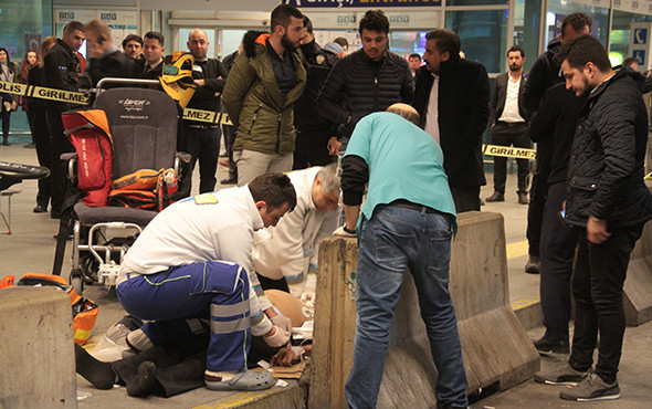 Havalimanında hareketli anlar: Bir anda yere yığıldı! - Resim: 3