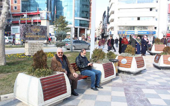 2 yıldır her yere ilanlar yapıştırıyor! Öyle bir nedeni var ki... - Resim: 3