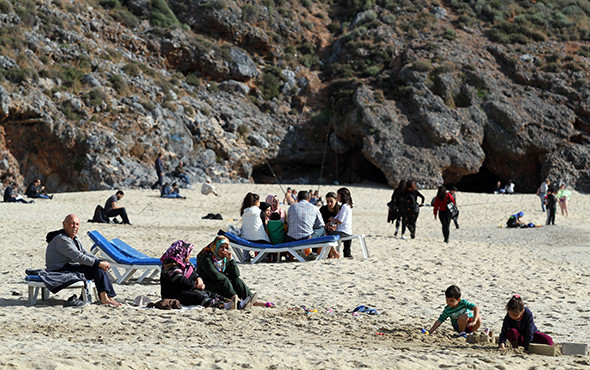Bu fotoğraf bugün çekildi: Kış ortasında deniz keyfi! - Resim: 4