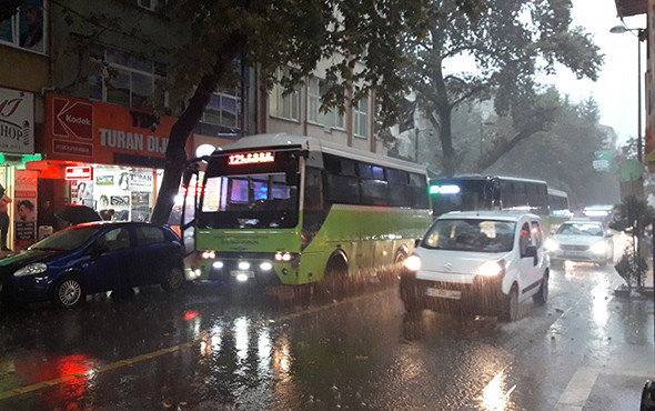 Kocaeli’de sağanak yağış vatandaşlara zor anlar yaşattı! - Resim: 4