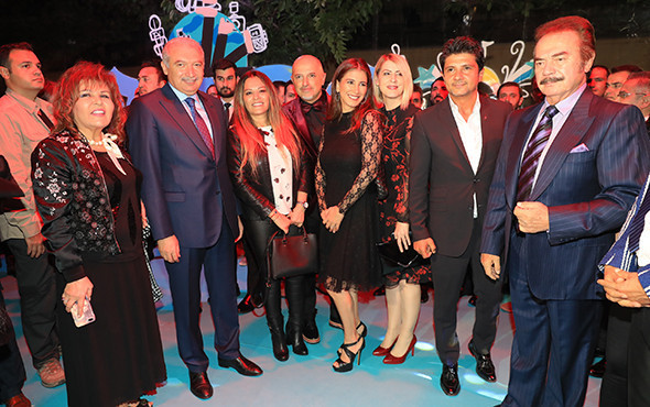 İBB kültür sanat sezonunun açılışı ünlü isimlerle yapıldı - Resim: 1