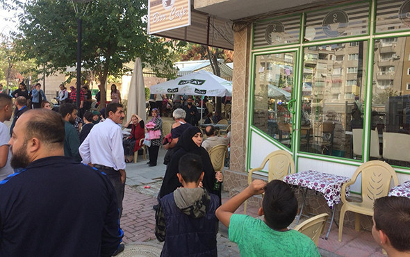 Hareketli anlar: Tacizciyi linçten polis kurtardı! - Resim: 2