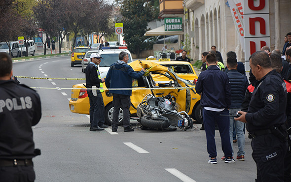 Ortalık savaş alanına döndü: Kazayı gören yanlarına koştu! - Resim: 3
