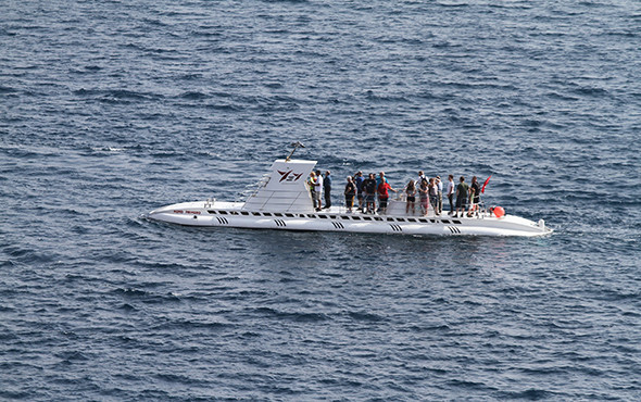 Kayalıklar arasında bulundu: Herkes güverteye çıkıp izledi! - Resim: 2