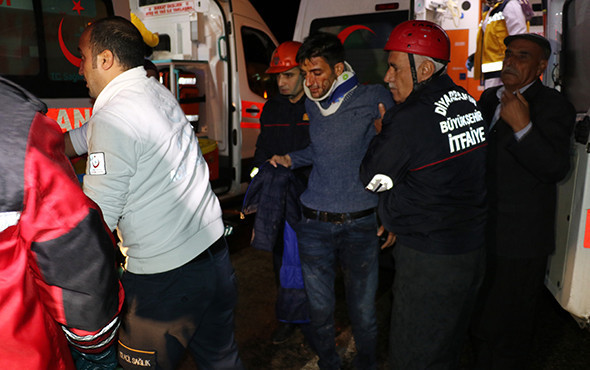 Yolcu otobüsü devrildi: Ölü ve çok sayıda yaralı var! - Resim: 1