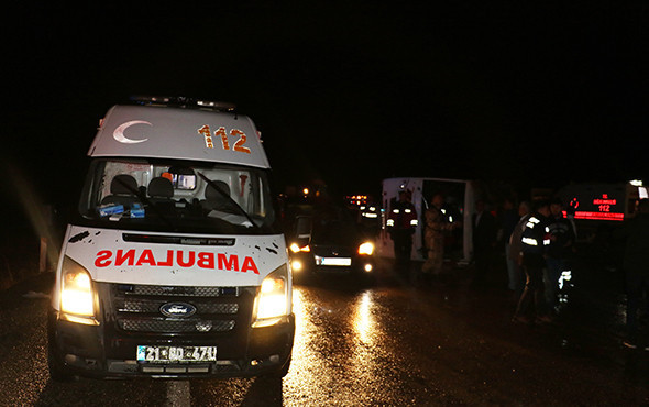 Yolcu otobüsü devrildi: Ölü ve çok sayıda yaralı var! - Resim: 4