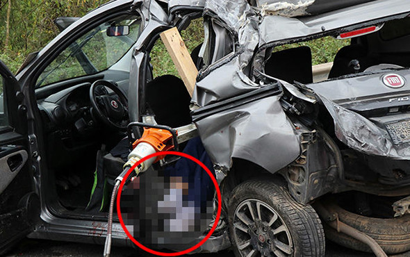 Feci kaza: TIR'ın çarptığı araç 30 metre sürüklendi! - Resim: 1