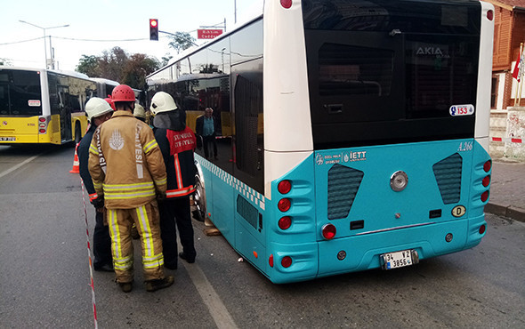 Kadıköy'de yol çöktü: Trafik kilitlendi! - Resim: 4