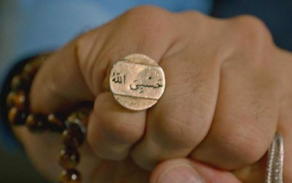 Bir Zamanlar Çukurova dizisindeki Fekeli'nin yüzüğünde dikkat çeken ayrıntı - Resim: 2