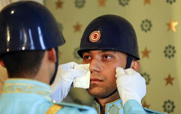 Dolmabahçe'de duygu dolu anlar gözyaşlarını tutamadı - Resim: 1