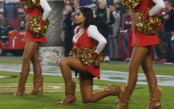 Ponpon kız Donald Trump'ı protesto etti yaptığı hareket olay oldu - Resim: 2