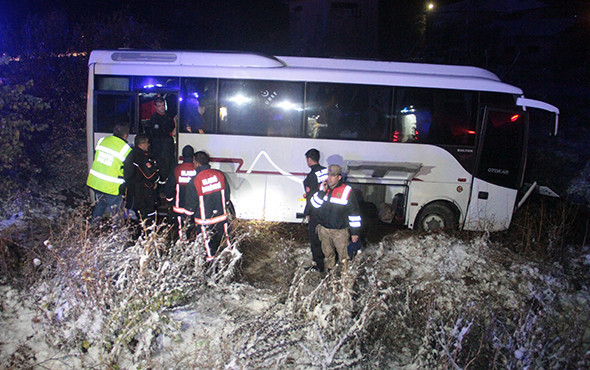 Elazığ'da feci kaza: Midibüs şarampole uçtu! - Resim: 3