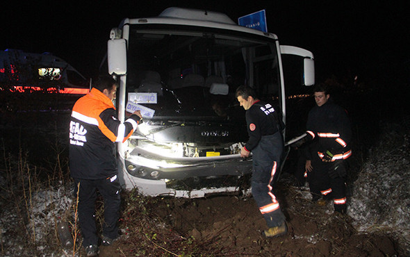 Elazığ'da feci kaza: Midibüs şarampole uçtu! - Resim: 4