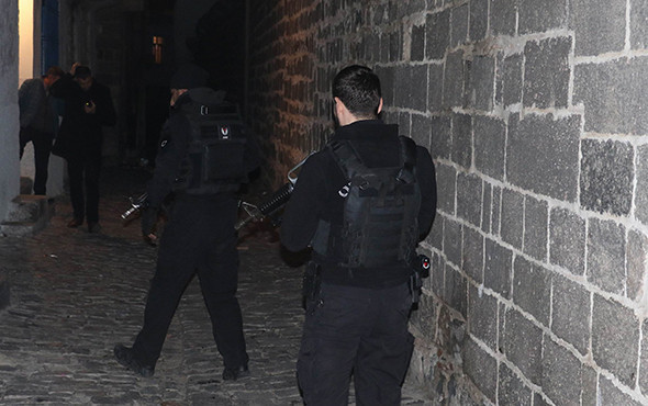 Diyarbakır’da sokaklar kana bulandı: Ölü ve yaralılar var! - Resim: 1