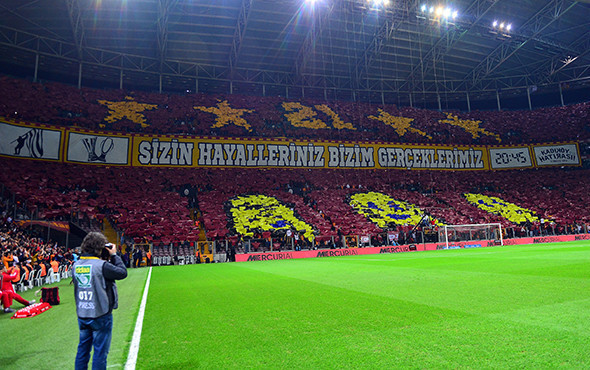Galatasaray taraftarından müthiş koreografi - Resim: 2