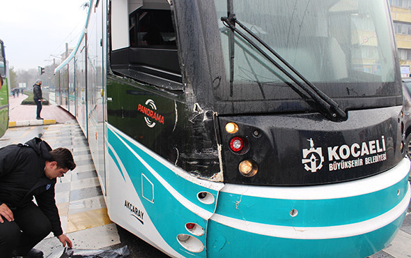 Tramvay hatta giren özel halk otobüsüne çarptı! - Resim: 3